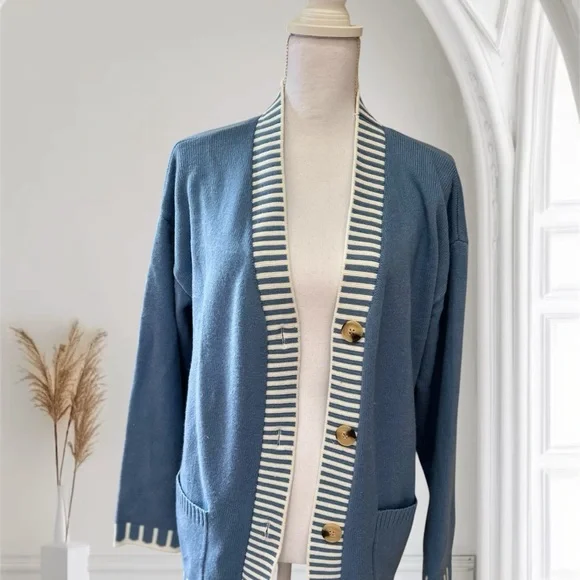 Chic Blue and White Women's Cardigan - Picture 7 of 7